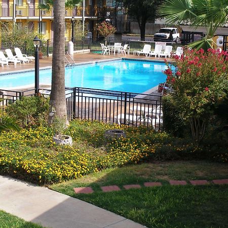 Americas Best Value Inn Ларедо Съоръжения снимка