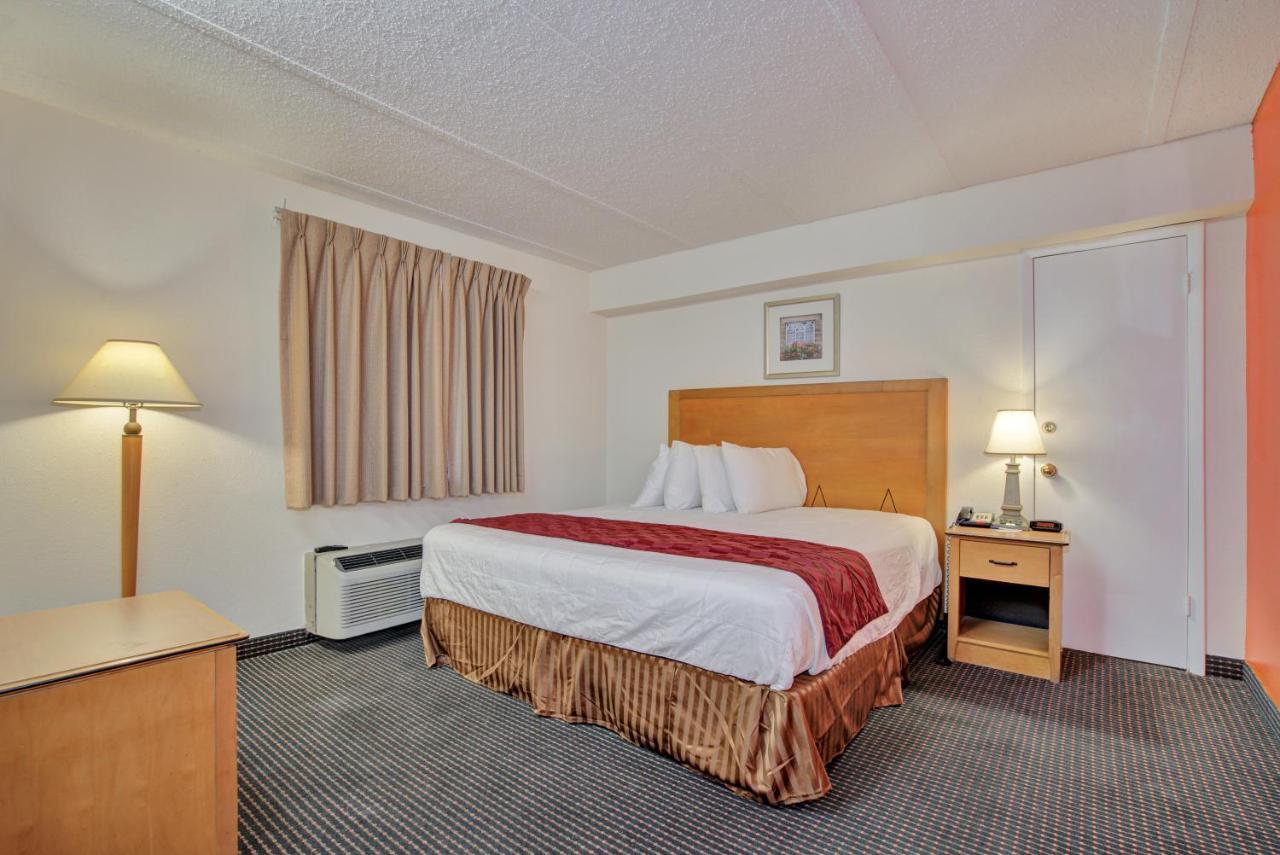 Americas Best Value Inn Ларедо Екстериор снимка