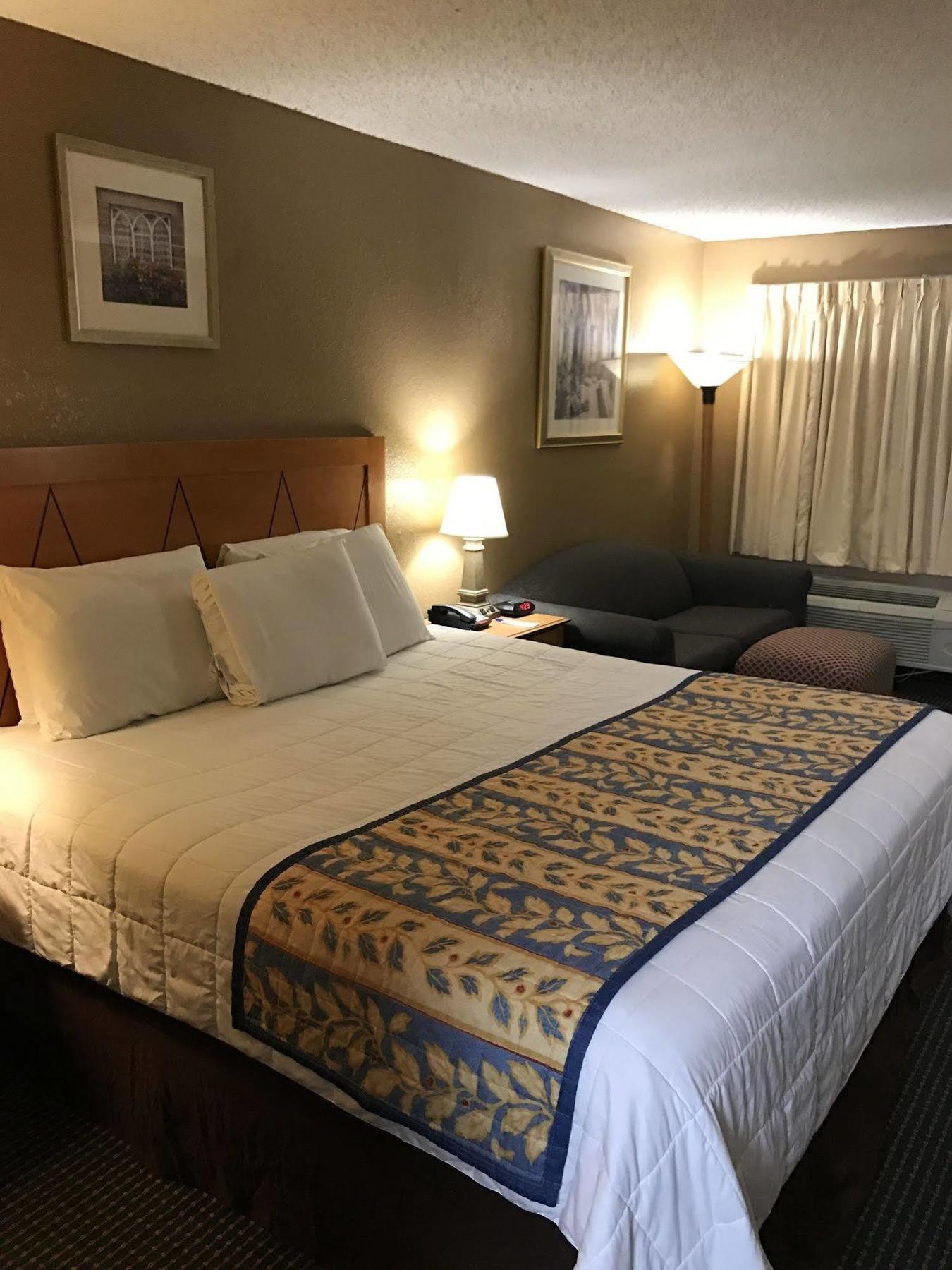 Americas Best Value Inn Ларедо Екстериор снимка