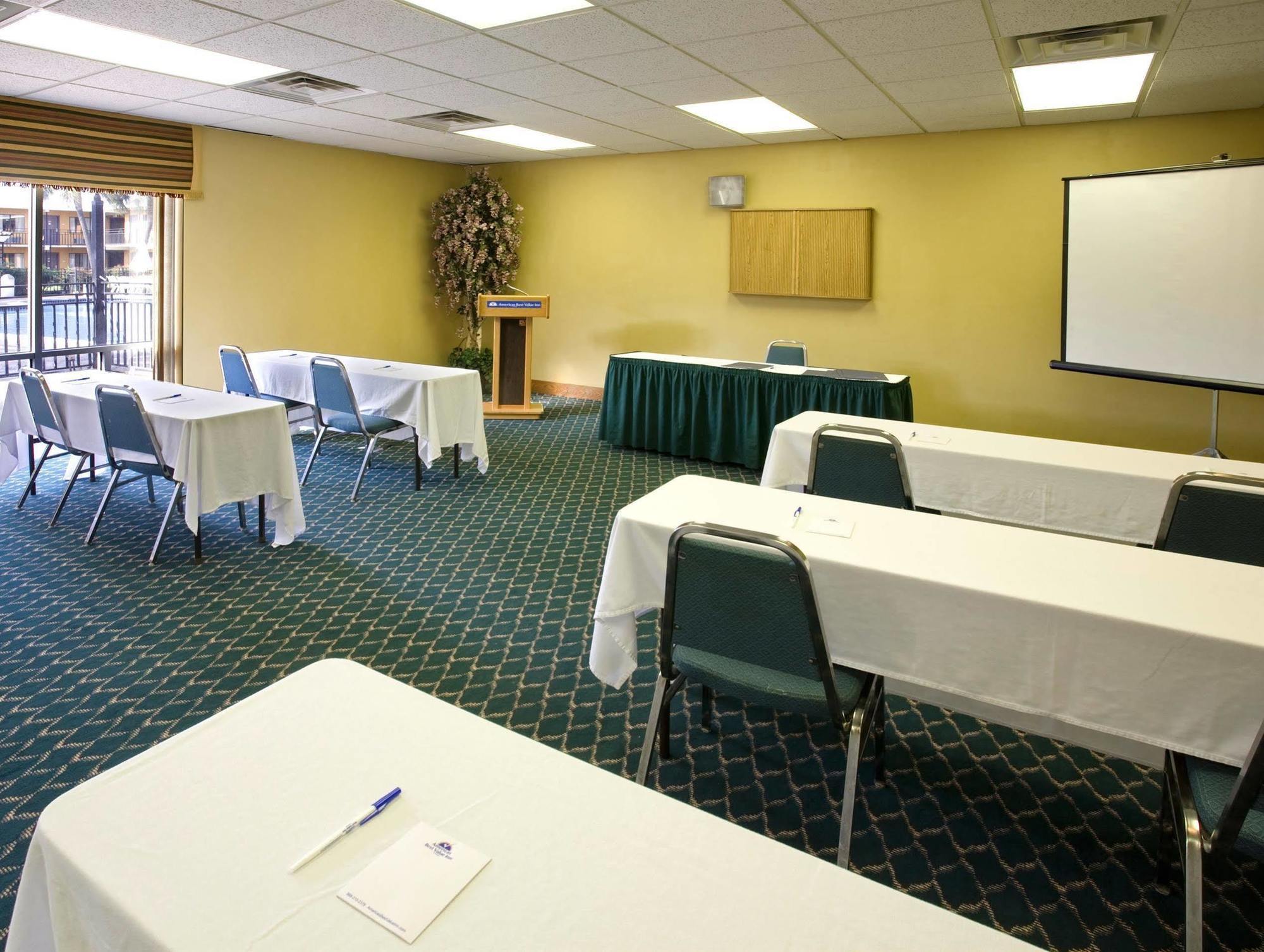 Americas Best Value Inn Ларедо Екстериор снимка