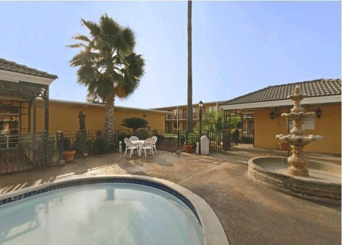Americas Best Value Inn Ларедо Екстериор снимка