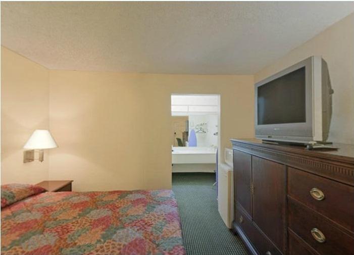 Americas Best Value Inn Ларедо Екстериор снимка