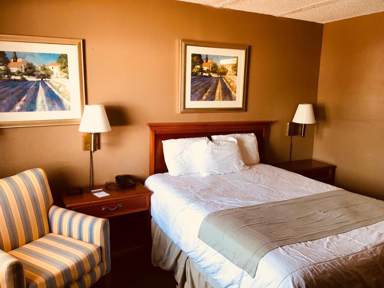 Americas Best Value Inn Ларедо Екстериор снимка