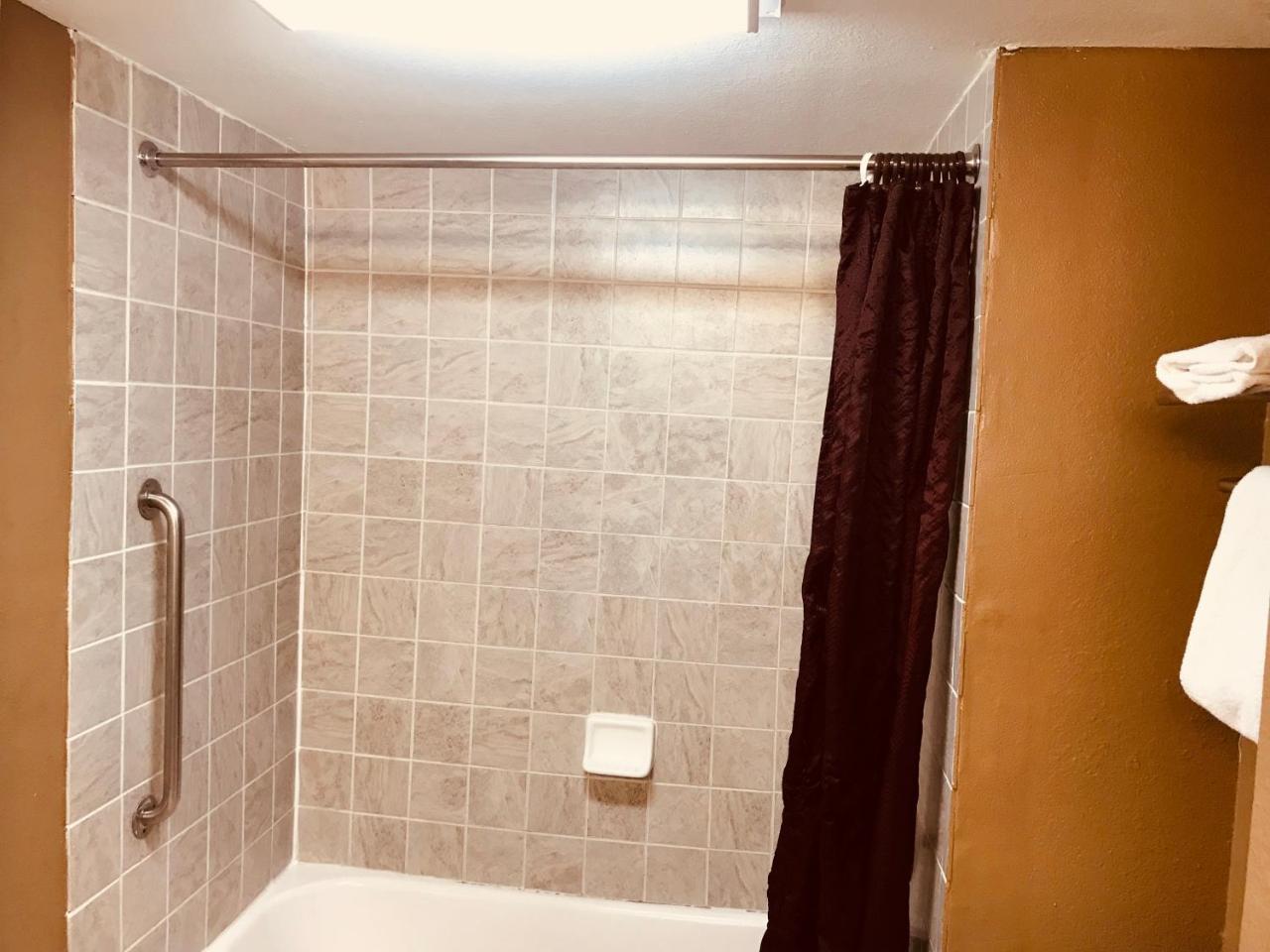 Americas Best Value Inn Ларедо Екстериор снимка