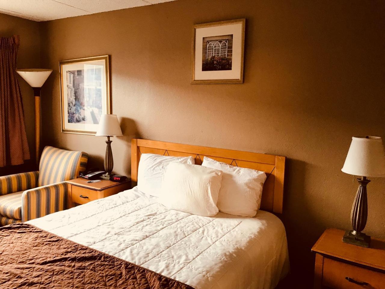 Americas Best Value Inn Ларедо Екстериор снимка